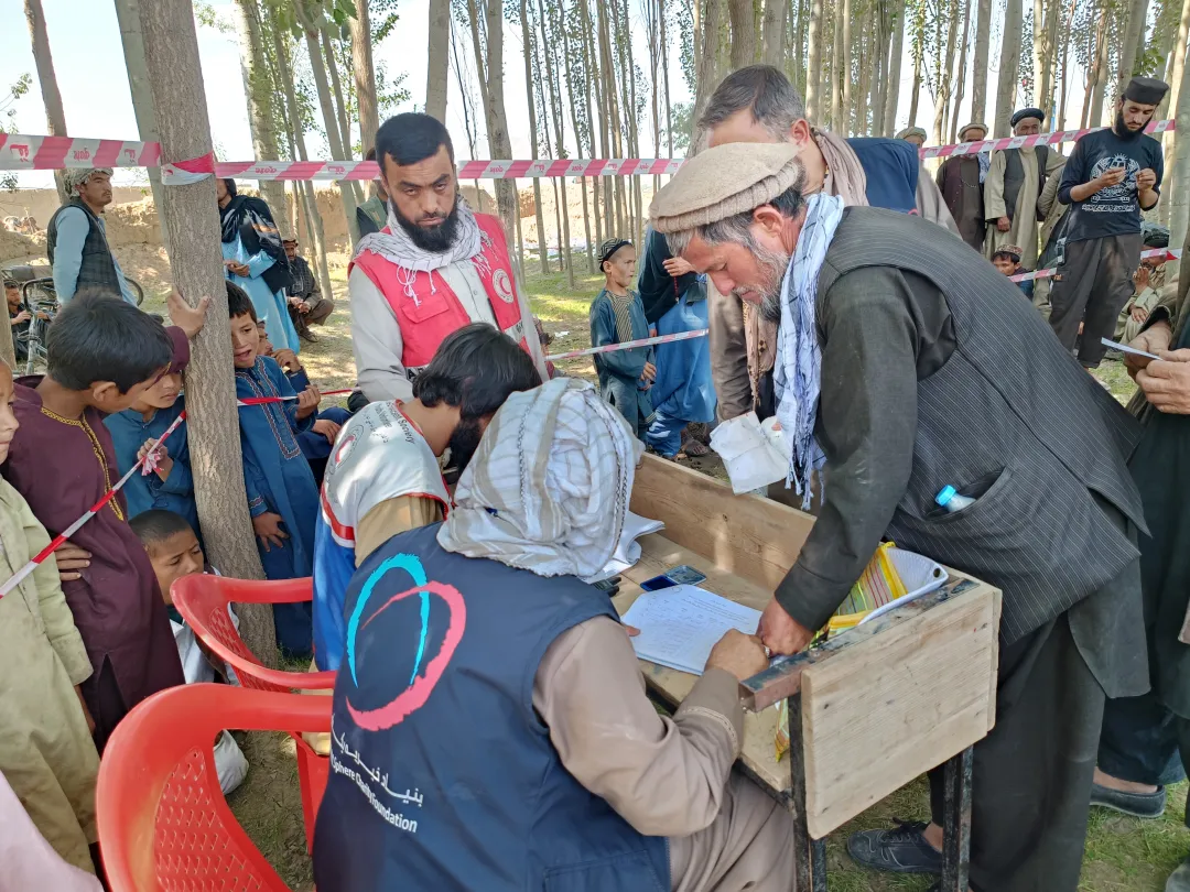 他在阿富汗,目睹悲伤与痛苦 他在阿富汗,目睹悲伤与痛苦