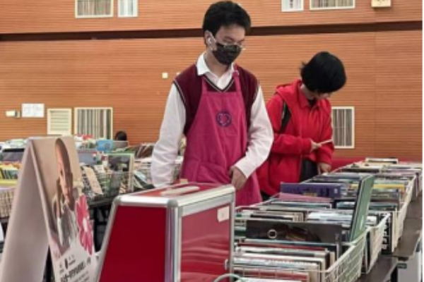 挚爱专项基金积极参与到在图书已买活动中，为慈善筹集款项