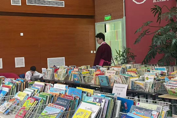 挚爱专项基金近两年积极参与到在图书已买活动中，为慈善筹集款项